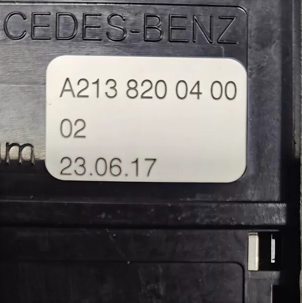 MERCEDES C CLASS 205 E CLASS 213 CHARGING USB AUX PORT SD CARD A2138200400 15-22 - Image 8